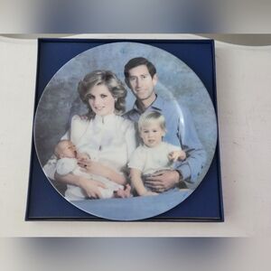 Vintage Royal Family Portrait Commemorative Pkate 1984 MINT IN BOX